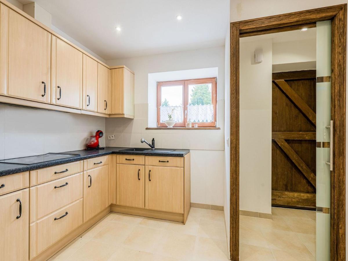 Charming Chalet In Beauraing With Fenced Garden Екстериор снимка