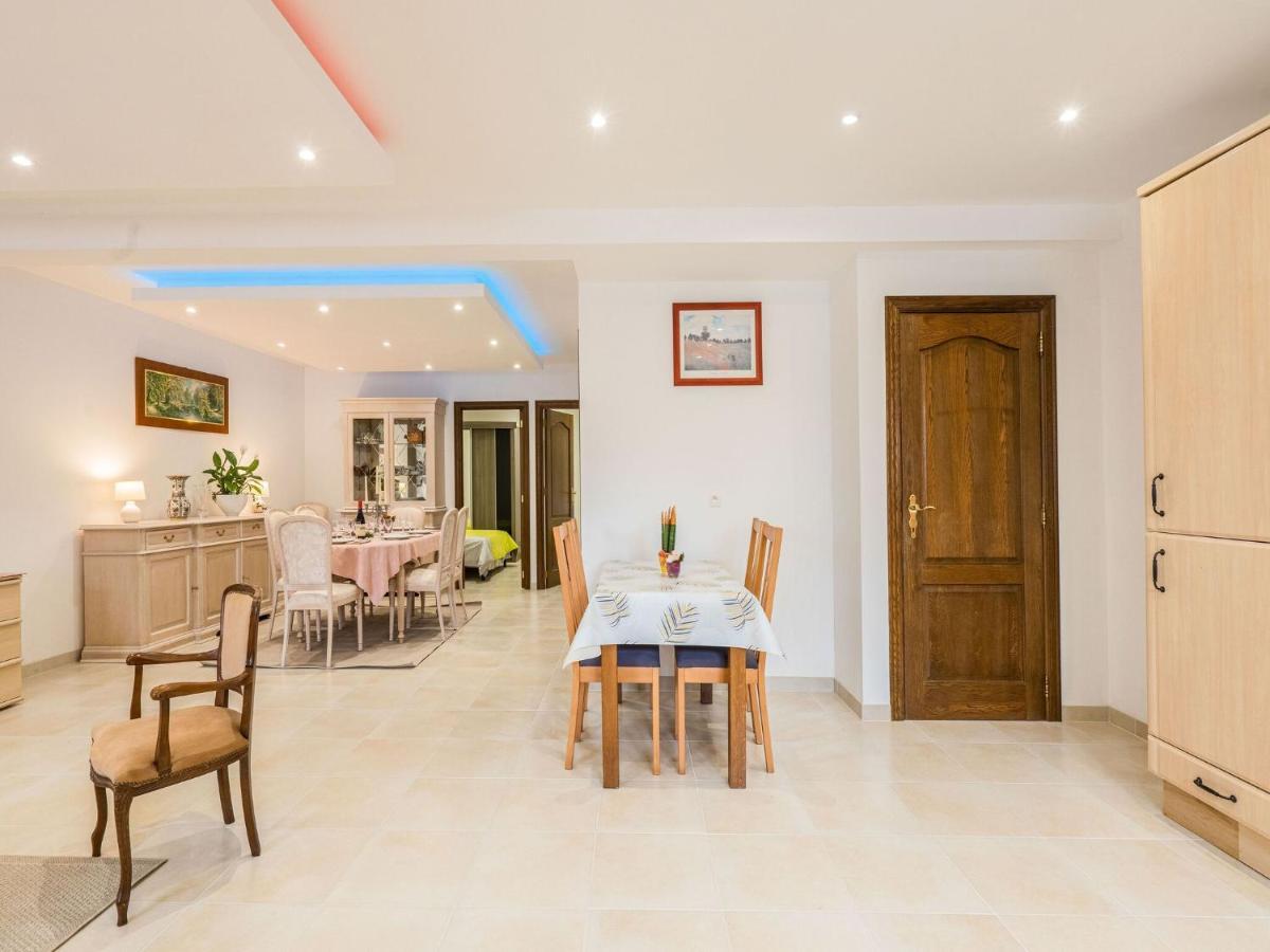 Charming Chalet In Beauraing With Fenced Garden Екстериор снимка