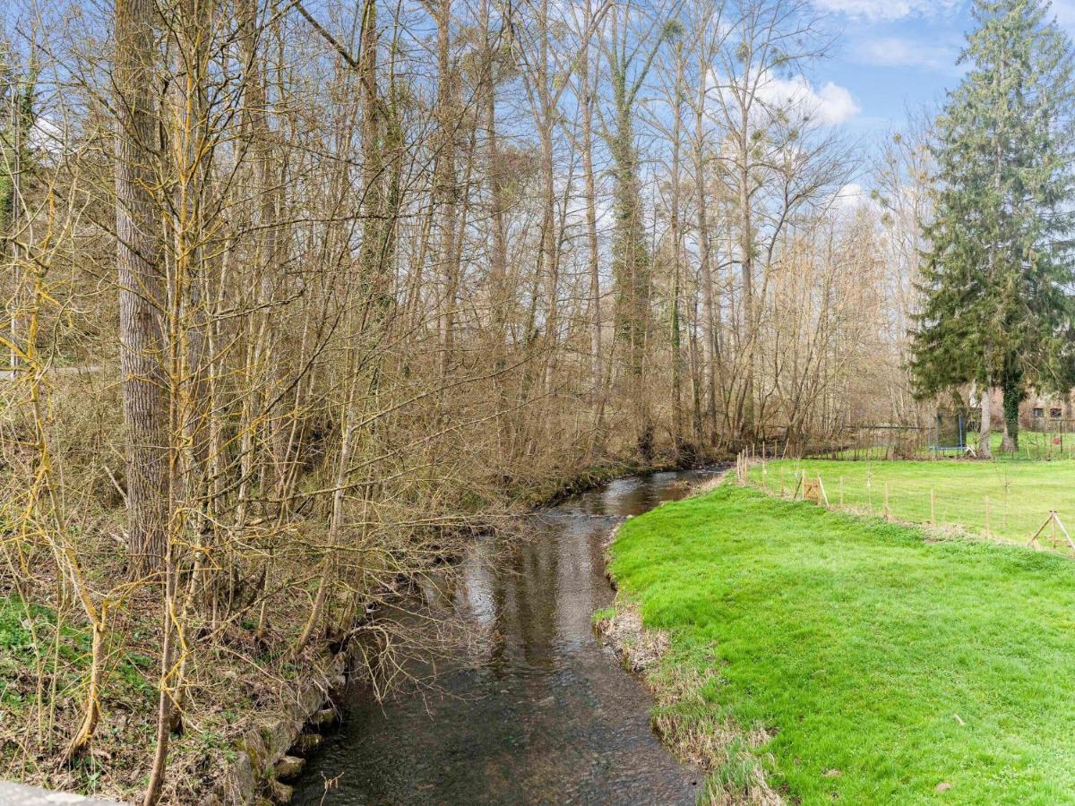 Charming Chalet In Beauraing With Fenced Garden Екстериор снимка